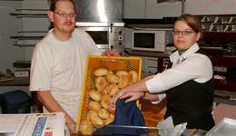 Wir backen frisches Brot für Sie